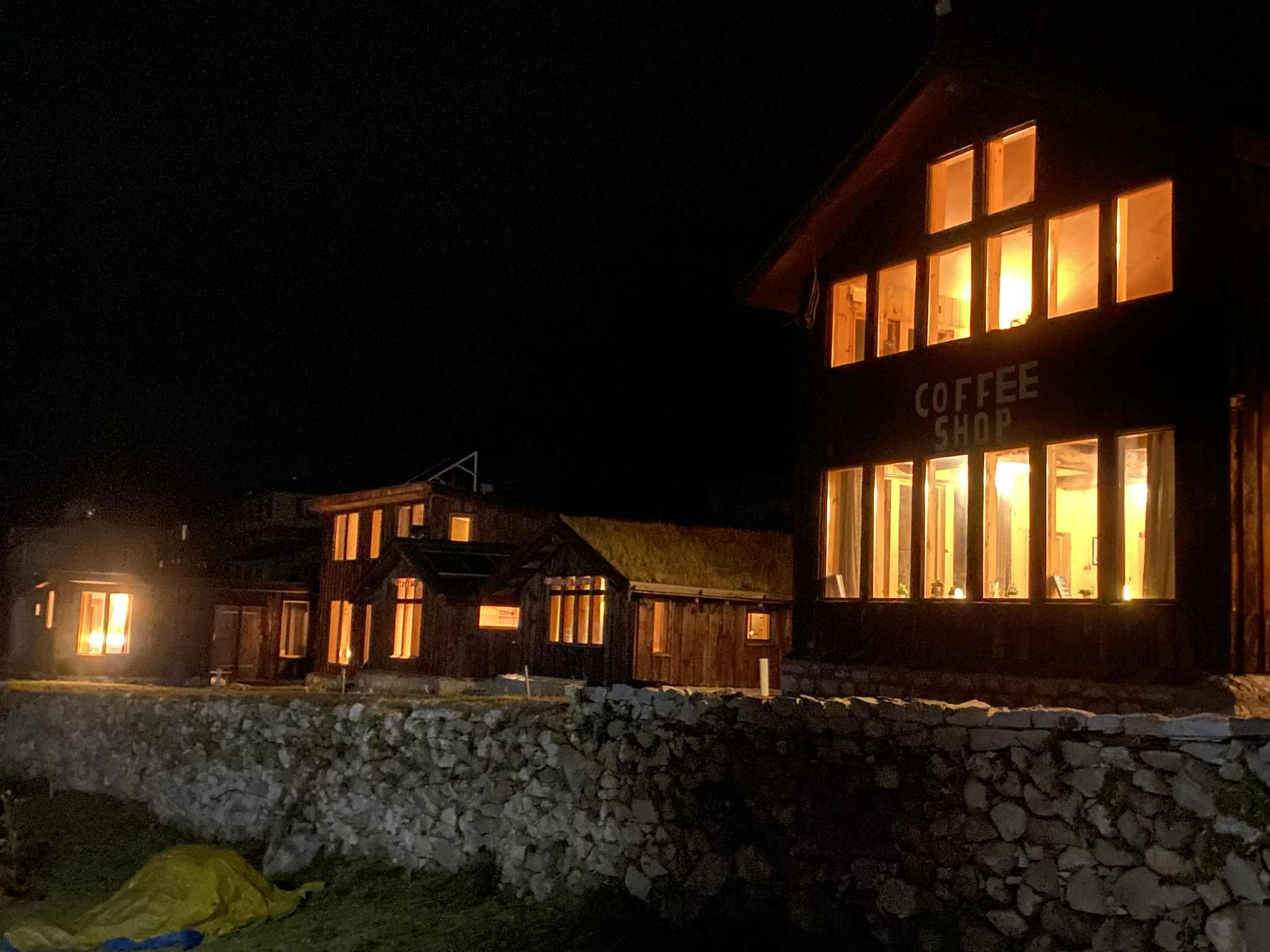 Mountain and lodge scene 21 at Dingboche Inn