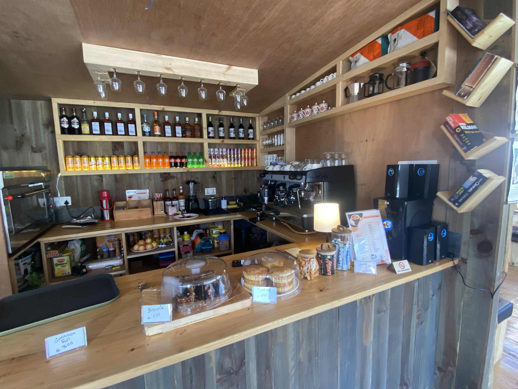 Mountain and lodge scene 9 at Dingboche Inn